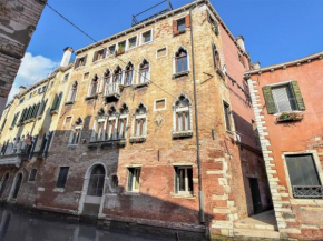 Отель Locazione Turistica Sotoportego Venier  Венеция